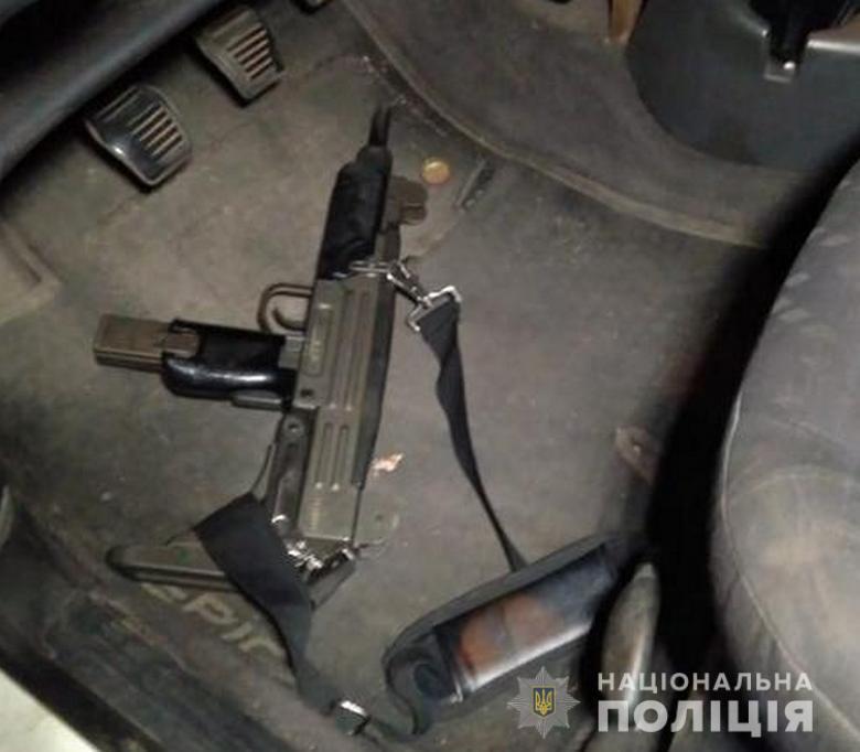 Открыто уголовное производство по статье о незаконном обращении с оружием / полиция Киева Открыто уголовное производство по статье о незаконном обращении с оружием / полиция Киева