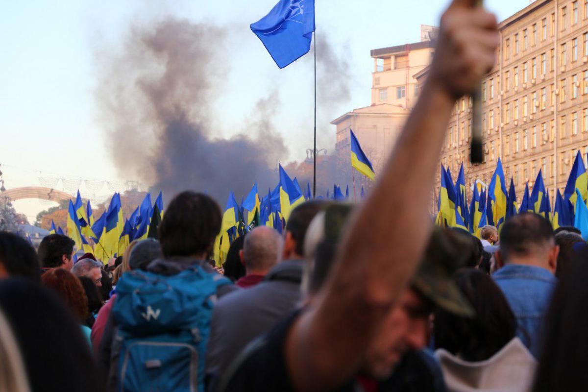 На Майдані Незалежності видно дим / фото УНІАН На Майдані Незалежності видно дим / фото УНІАН