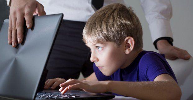 Кулеба посоветовал, как защитить ребенка от насилия в интернете / фото lenta.kharkiv.ua