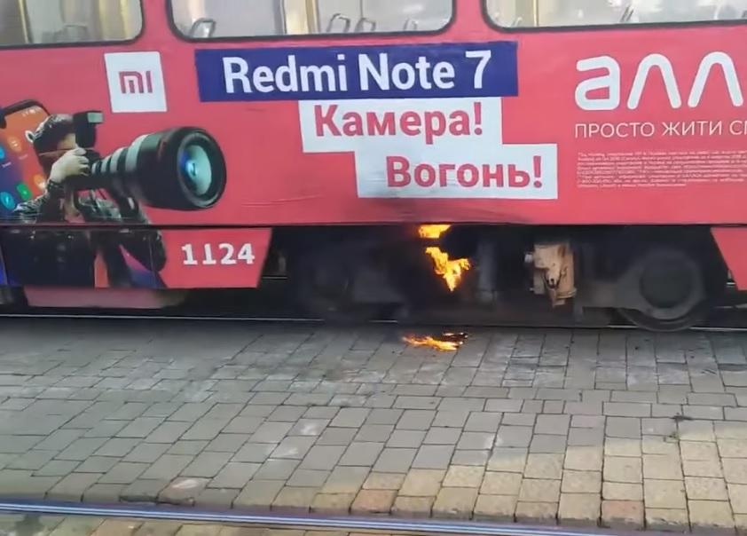 Во Львове горел трамвай / Скриншот из видео, Youtube Во Львове горел трамвай / Скриншот из видео, Youtube