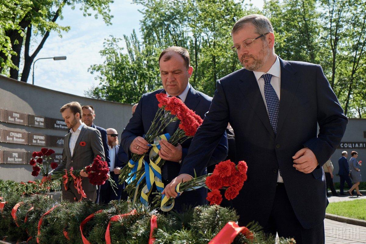 Вілкул та Колєсніков обвинувачуються у нанесенні державі мільйонних збитків / фото УНІАН Вілкул та Колєсніков обвинувачуються у нанесенні державі мільйонних збитків / фото УНІАН