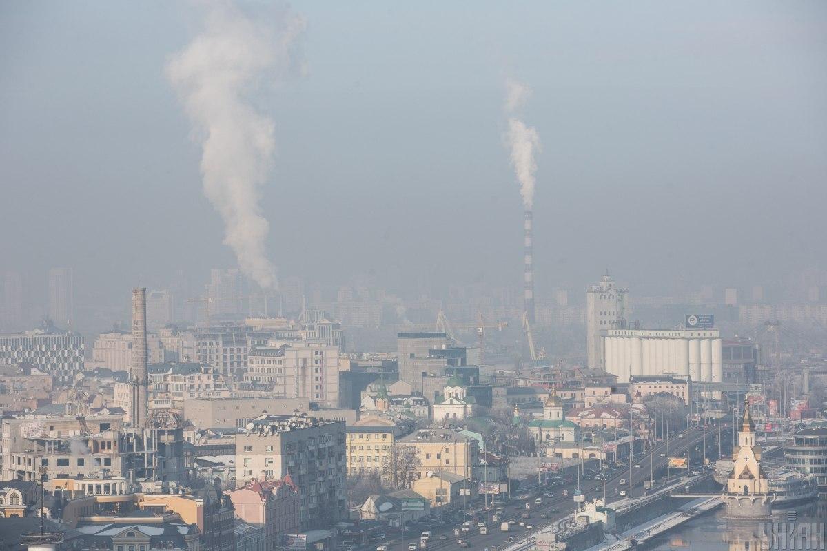 Столица несколько дней окутана смогом / фото УНИАН