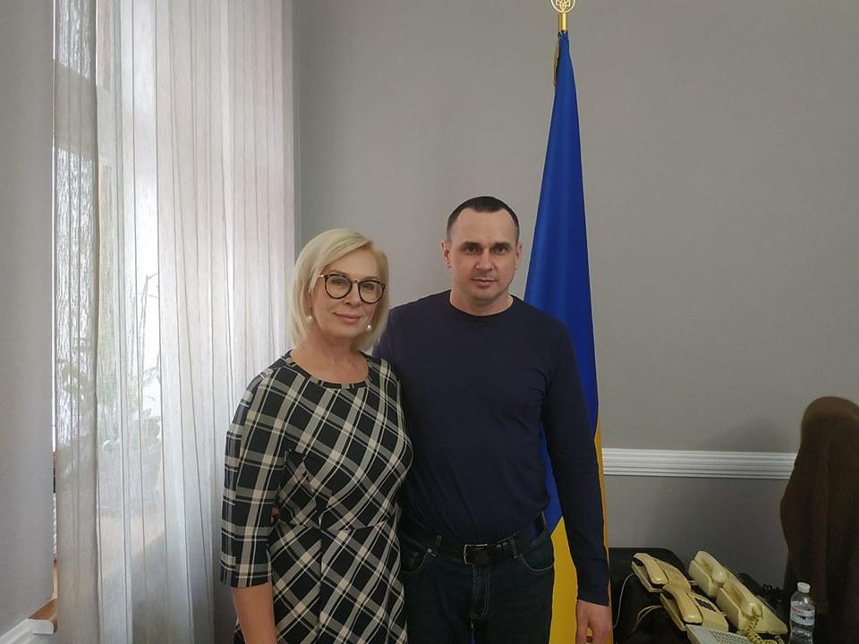 Денісова пообіцяла Сенцову сприяти у вирішені деяких його приватних питань / фото facebook.com/denisovaombudsman Денісова пообіцяла Сенцову сприяти у вирішені деяких його приватних питань / фото facebook.com/denisovaombudsman
