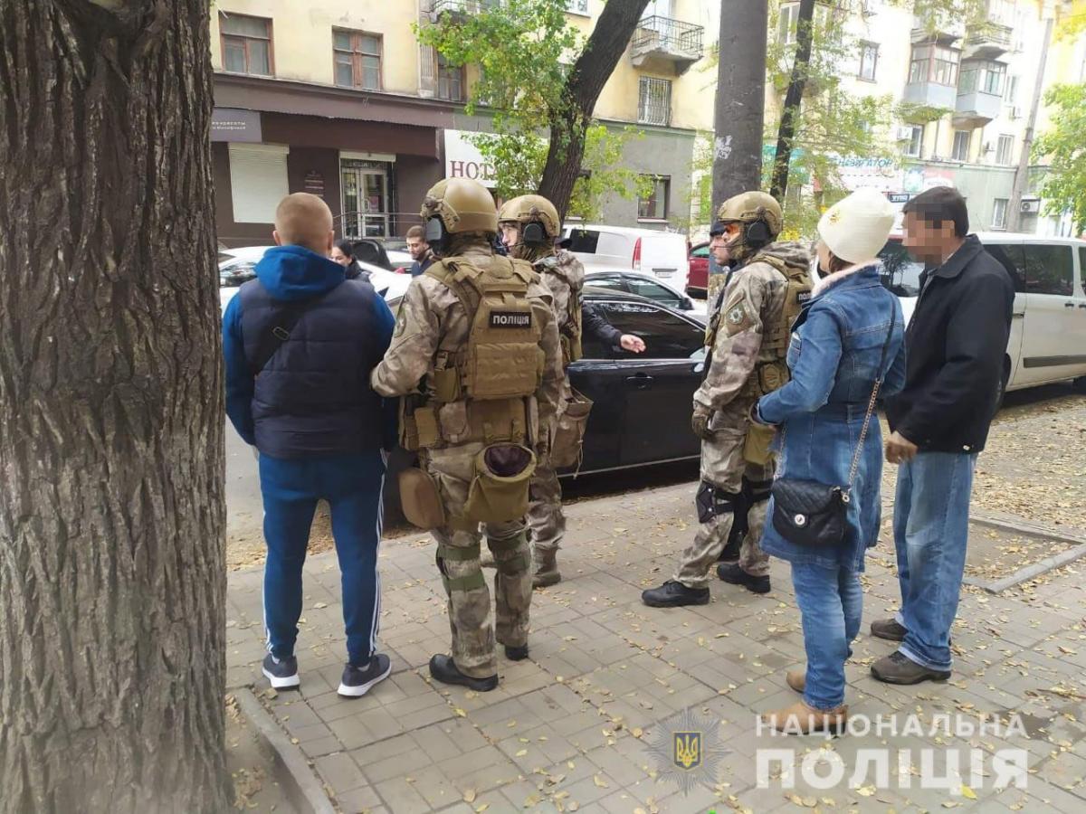 В ходе обысков изъяты балаклавы и оружие, которые использовались во время совершения преступлений / фото ГУ НП в Днепропетровской области В ходе обысков изъяты балаклавы и оружие, которые использовались во время совершения преступлений / фото ГУ НП в Днепропетровской области