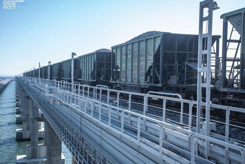 Жданов пропонує зруйнувати залізничну частину мосту / фото most.life