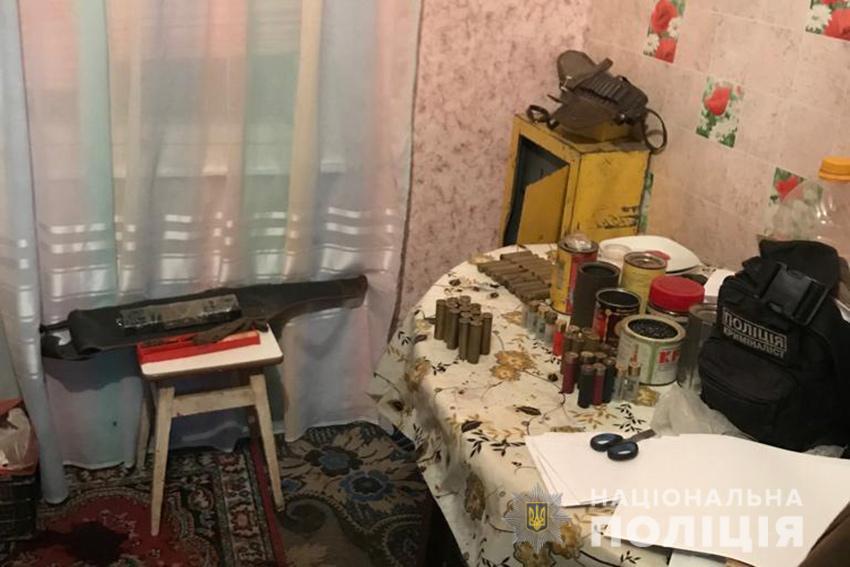 Девочке удалось убежать из дома и вызвать полицию / фото: пресс-служба полиции области Девочке удалось убежать из дома и вызвать полицию / фото: пресс-служба полиции области