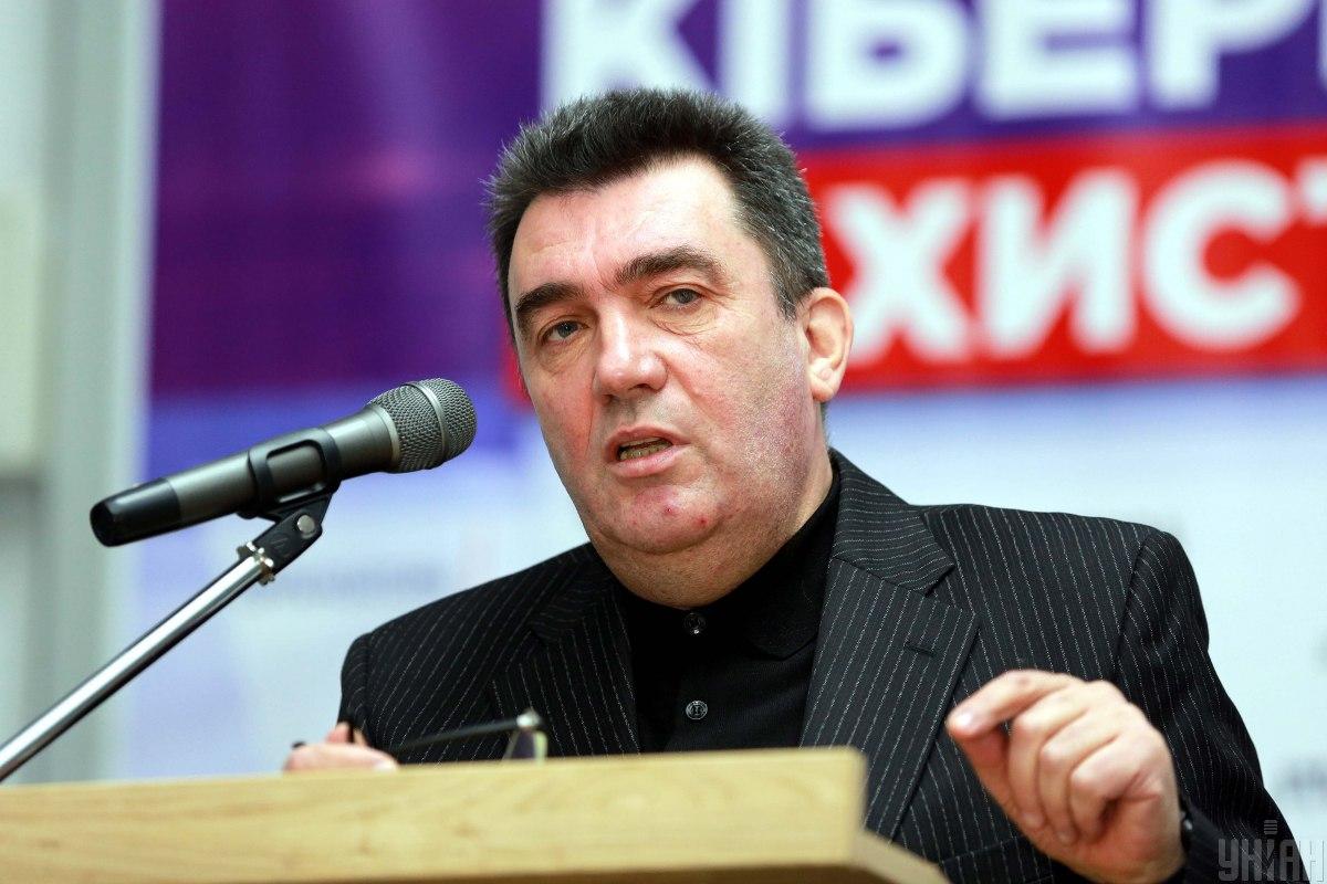 Данилов попросил прощения у женщины за ошибку / фото УНИАН Данилов попросил прощения у женщины за ошибку / фото УНИАН