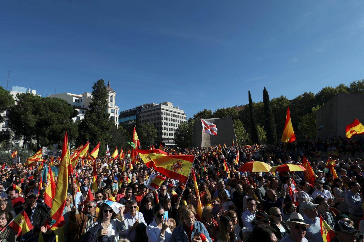 Протестующие собрались на площади Колумба / REUTERS