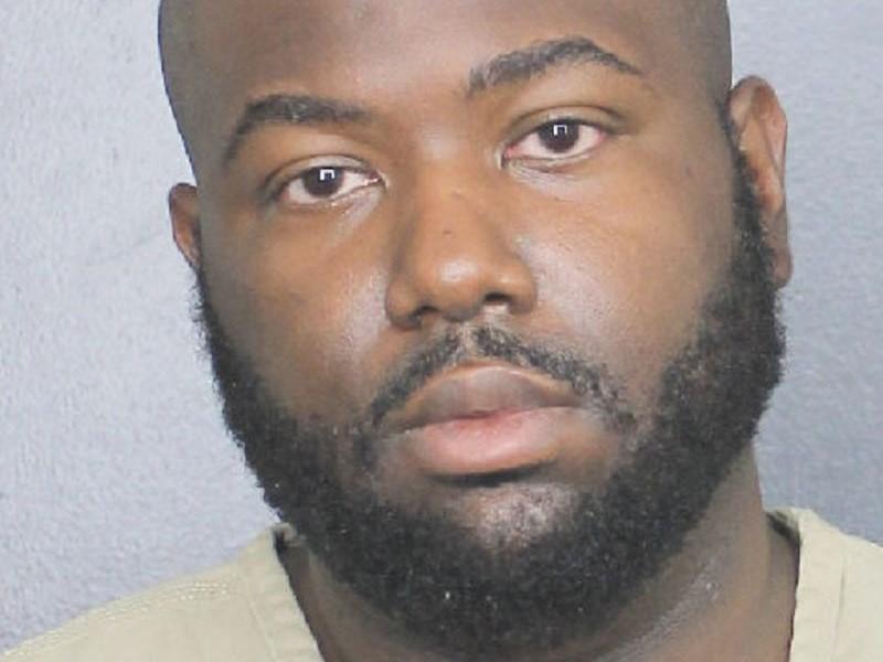 Дівчинка весь цей час була з 30-річним Крістофером Джонсоном / фото: Broward sheriff's Office/The Sun Sentinel Дівчинка весь цей час була з 30-річним Крістофером Джонсоном / фото: Broward sheriff's Office/The Sun Sentinel