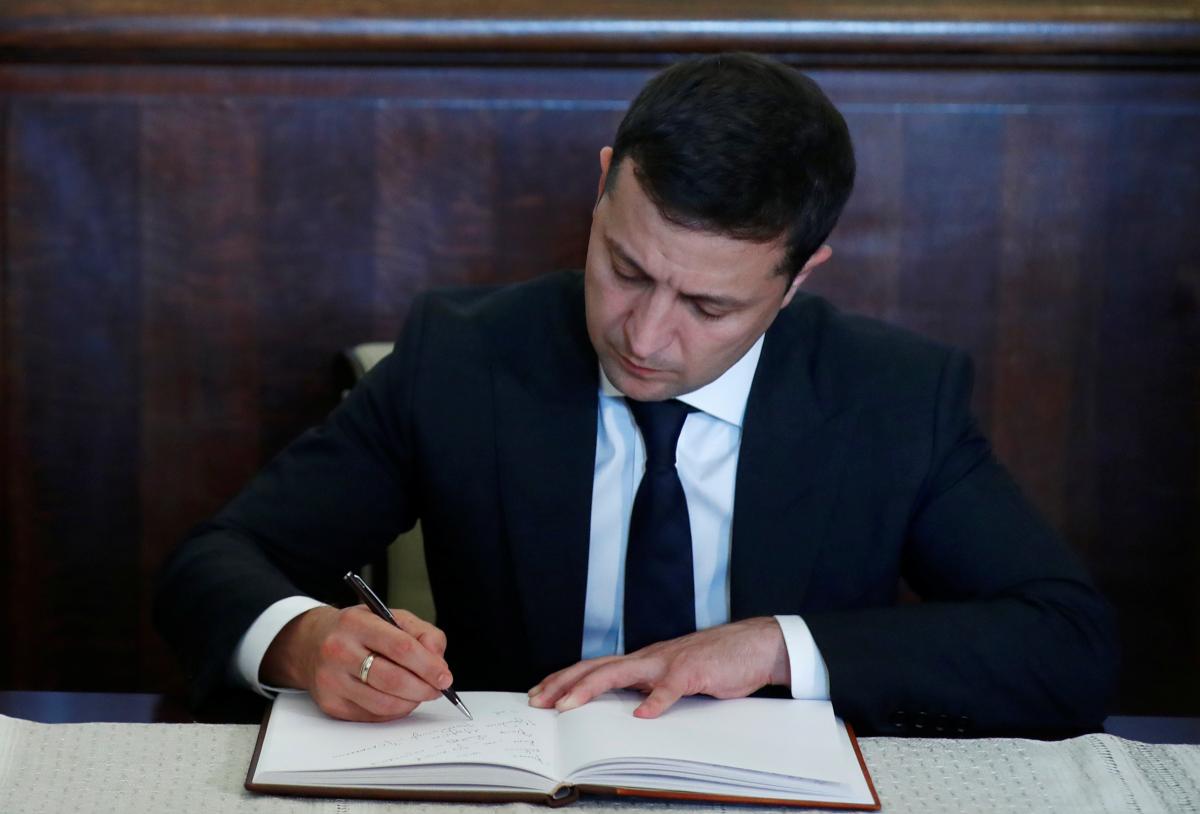 Зеленский подписал принятый Радой госбюджет-2022 / фото REUTERS