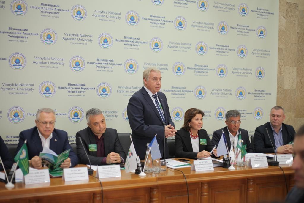 Ученые и эксперты подготовили собственный законопроект о запуске украинского рынка земли Ученые и эксперты подготовили собственный законопроект о запуске украинского рынка земли