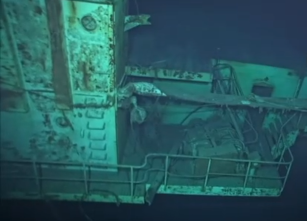 Авианосец США, потопленный летчиком-самоубийцей. / скриншот