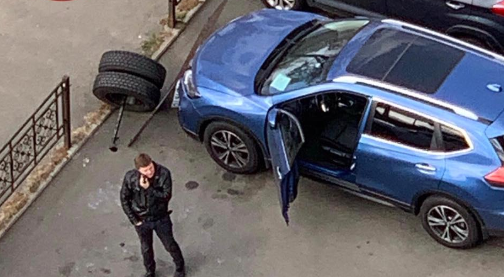 В Києві колесо маршрутки поцілило у припаркований Nissan / Киев оперативный