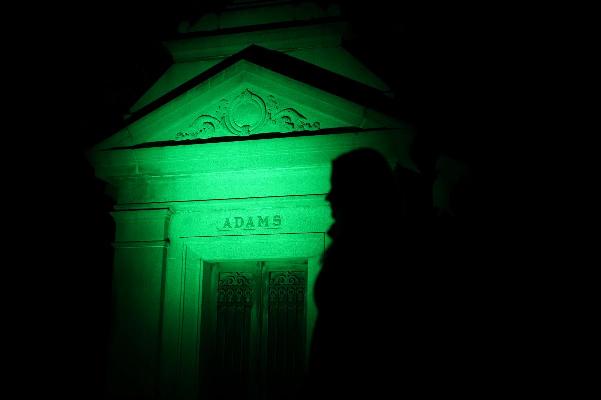 Склеп семьи Адамс на кладбище «Вудлон» в Нью-Йорке / REUTERS