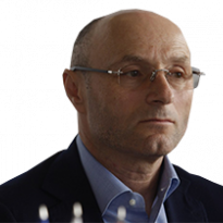 «Я знаю работу компании, как партнер со стороны аэропорта, и знаю, как пассажир. Многие вопросы в компании решены не в пользу комфорта пассажира»