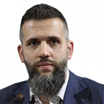 Royce, розмір зарплати не матиме значення. Але їх звільнення дозволить набрати тих, хто не буде красти"