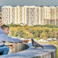 Синоптики подвели итоги теплого и сухого октября в Киеве