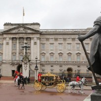 Королева Елизавета II использует лишь шесть комнат из 775 в Букингемском дворце