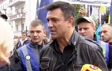 Нардеп Тищенко вимагав від поліції "розібратися" з двома жінками, які тримали його за руку (відео)