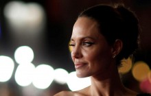 Змарніла Джолі з'явилася на прем'єрі "Малефісенти" (фоторепортаж)