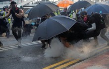 В Гонконге против митингующих применили газ, водометы и резиновые пули