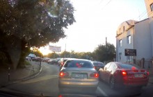 "Проскочили" на червоний: у Львові автівка патрульних перекинулася на перехресті (відео)