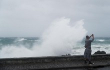 Ураган "Лоренцо" надвигается на Ирландию