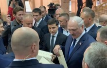 Зеленскому и Лукашенко подарили ракеты Firefly (фото)