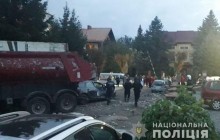 На Тернопольщине грузовик насмерть сбил женщину, после чего въехал на территорию ГСЧС и протаранил иномарку (фото)