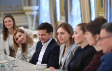 "Мы очень уважаем профессию учителя как одну из самых главных": Зеленский поздравил учителей с профессиональным праздником (фото)