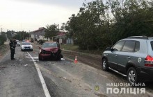 В Одеській області п'яний водій "ВАЗ" виїхав на зустрічну смугу і врізався в Opel (фото)