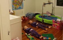 Женщина придумала способ успокоить дочерей и прославилась в сети (фото)