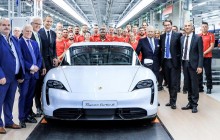 Porsche показала, як робить свій електрокар на «заводі майбутнього» (відео)