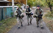 У Золоте та Катеринівку перед розведенням сил направили додаткові сили поліції (фото)