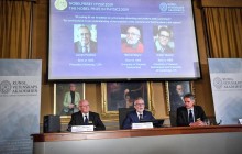 Нобелівську премію з фізики вручили за екзопланети і фізичну космологію