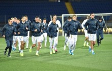 Постери та м'ячі з автографами: збірна України провела відкрите тренування у Харкові (фото, відео)