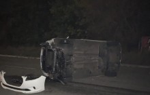 В Киеве такси с пассажиркой перевернулись на крышу