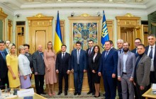 Зеленский вручил удостоверения новым членам ЦИК
