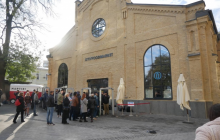 Під будівлею Kyiv Food Market, де Зеленський проведе прес-марафон, проходить декілька акцій протесту