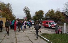В Чернігові в одній із шкіл розпилили газ, 9 учнів доставили до лікарні (фото)