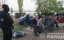 В Одеській області затримали чоловіка і жінку, які вербували людей для трудового рабства (фото, відео)