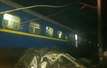 На Кіровоградщині авто злетіло з мосту на залізницю, водій загинув