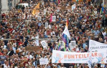 В Берлине тысячи человек приняли участие в акции против антисемитизма