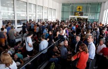 У Барселоні протестувальники оголосили блокаду аеропорту (фото, відео)