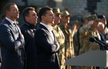 Зеленский: благодаря героизму в боях с российским агрессором добровольцы навсегда вошли в историю Украины