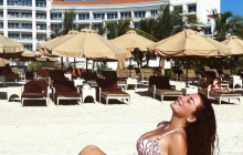 "Грудь вот-вот выпрыгнет": Седокова в бикини взбудоражила сеть