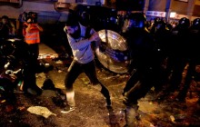 Масові протести в Барселоні переросли в зіткнення з поліцією (фоторепортаж, відео)