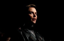 Шарлиз Терон рассказала, как мать била ее и наказывала