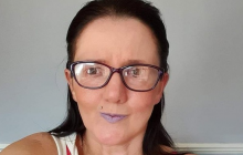 Женщина "раздавила" собственный глаз полотенцем (фото)