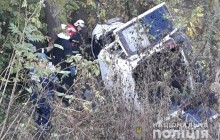 Слетели с трассы и врезались в дерево: в Тернопольской области в ДТП погибли две 20-летние девушки (фото)
